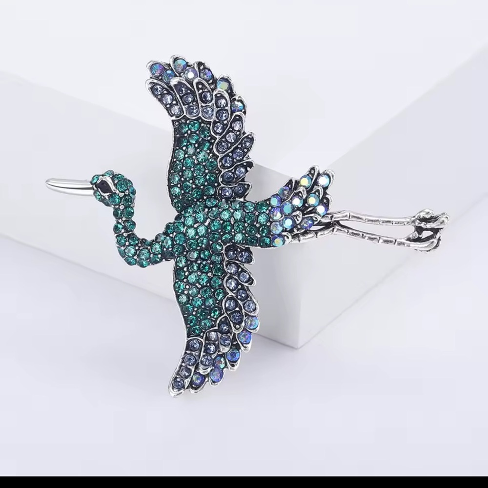 🌻 3/$25 Rhinestones Elegant Blue and Green Bird Brooch - Picture 8 of 9